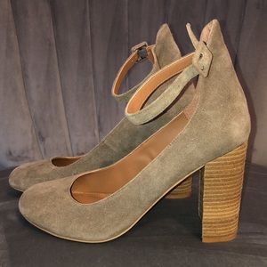 Beautiful Steve Madden pumps - VERY good condition
